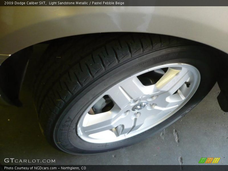 Light Sandstone Metallic / Pastel Pebble Beige 2009 Dodge Caliber SXT