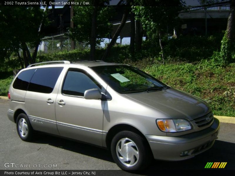 Desert Sand Mica / Oak 2002 Toyota Sienna XLE