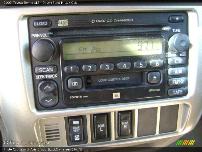 Desert Sand Mica / Oak 2002 Toyota Sienna XLE