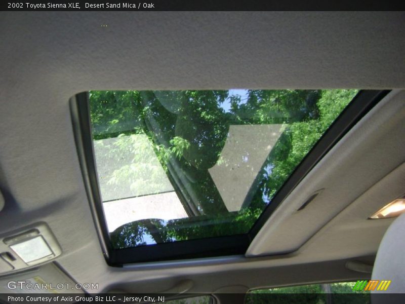 Desert Sand Mica / Oak 2002 Toyota Sienna XLE