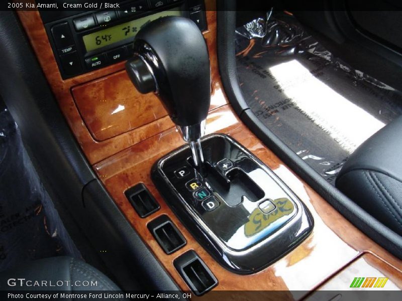 Cream Gold / Black 2005 Kia Amanti