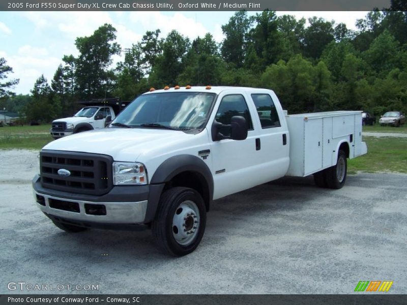 Oxford White / Medium Flint 2005 Ford F550 Super Duty XL Crew Cab Chassis Utility