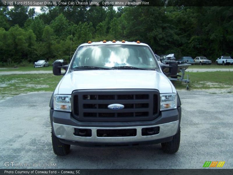 Oxford White / Medium Flint 2005 Ford F550 Super Duty XL Crew Cab Chassis Utility