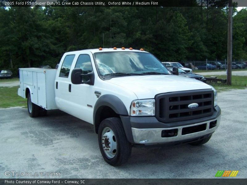 Oxford White / Medium Flint 2005 Ford F550 Super Duty XL Crew Cab Chassis Utility