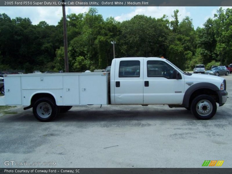 Oxford White / Medium Flint 2005 Ford F550 Super Duty XL Crew Cab Chassis Utility