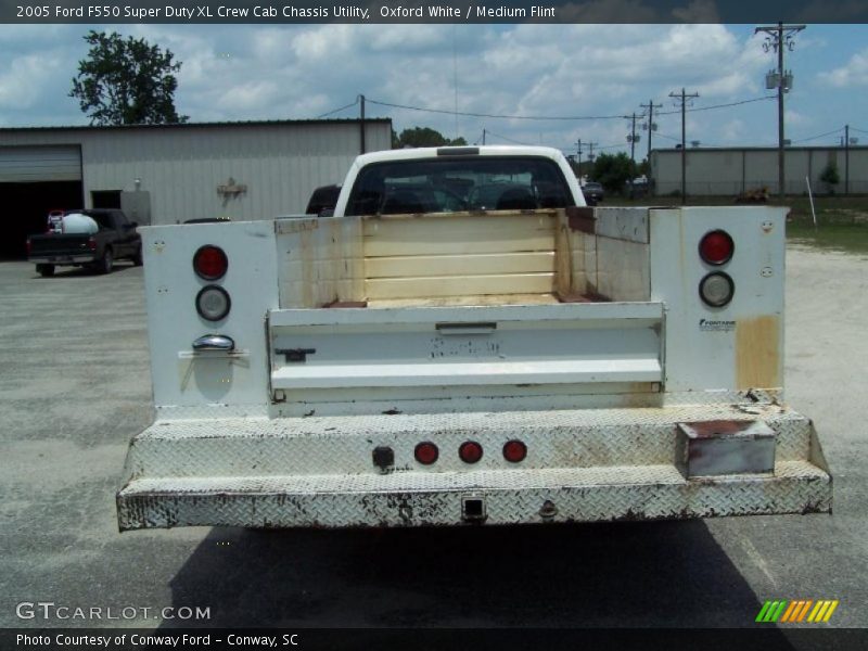 Oxford White / Medium Flint 2005 Ford F550 Super Duty XL Crew Cab Chassis Utility