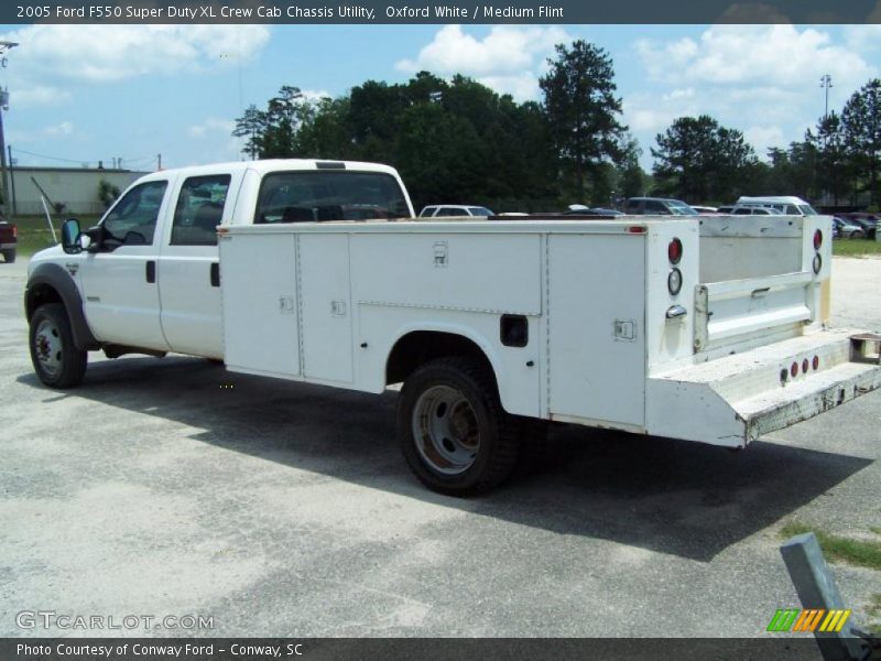 Oxford White / Medium Flint 2005 Ford F550 Super Duty XL Crew Cab Chassis Utility
