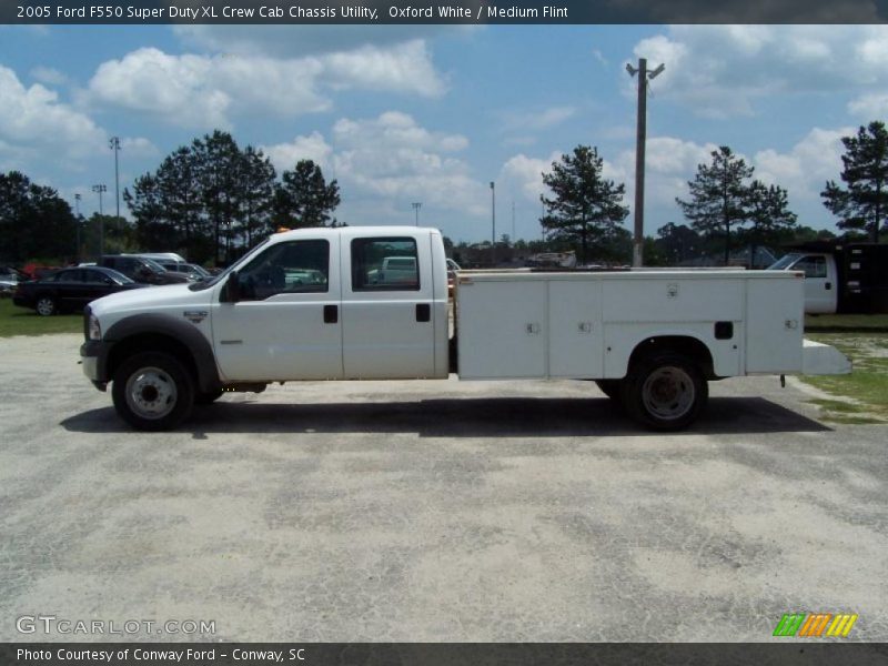 Oxford White / Medium Flint 2005 Ford F550 Super Duty XL Crew Cab Chassis Utility