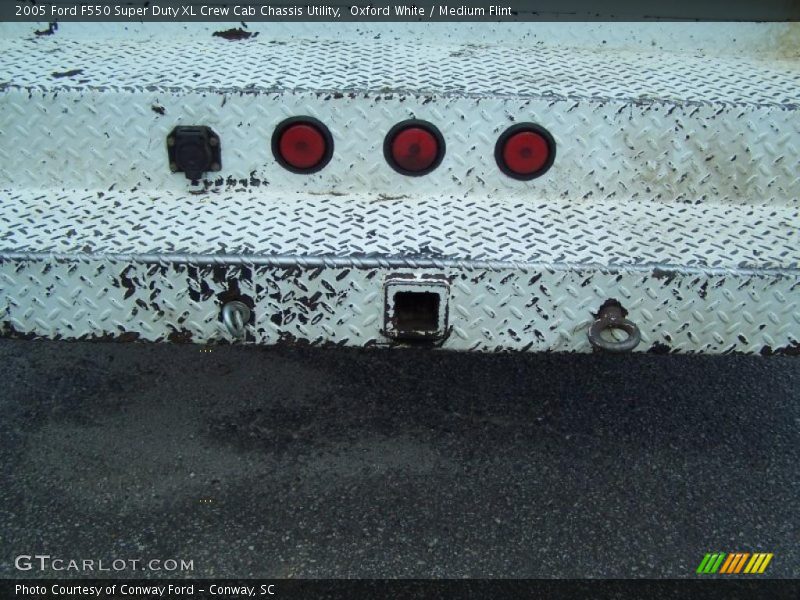 Oxford White / Medium Flint 2005 Ford F550 Super Duty XL Crew Cab Chassis Utility