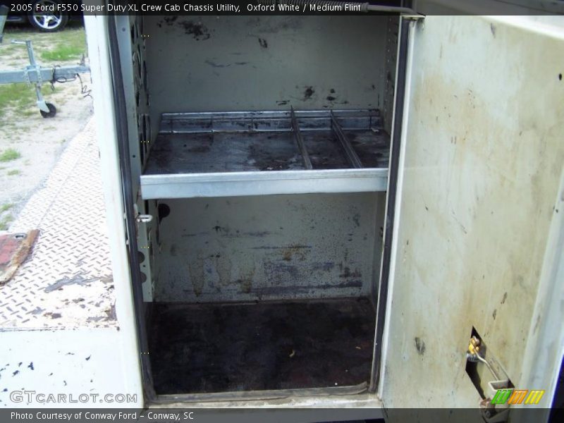 Oxford White / Medium Flint 2005 Ford F550 Super Duty XL Crew Cab Chassis Utility