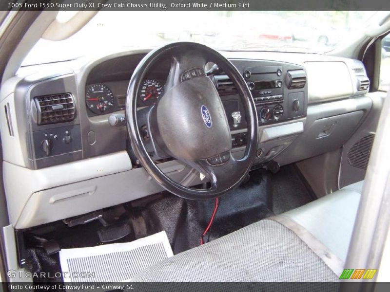 Oxford White / Medium Flint 2005 Ford F550 Super Duty XL Crew Cab Chassis Utility