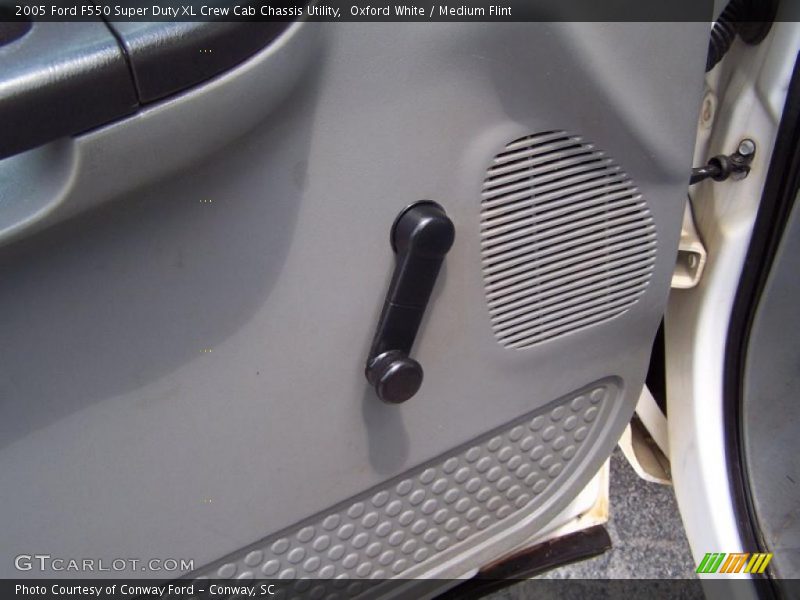 Oxford White / Medium Flint 2005 Ford F550 Super Duty XL Crew Cab Chassis Utility
