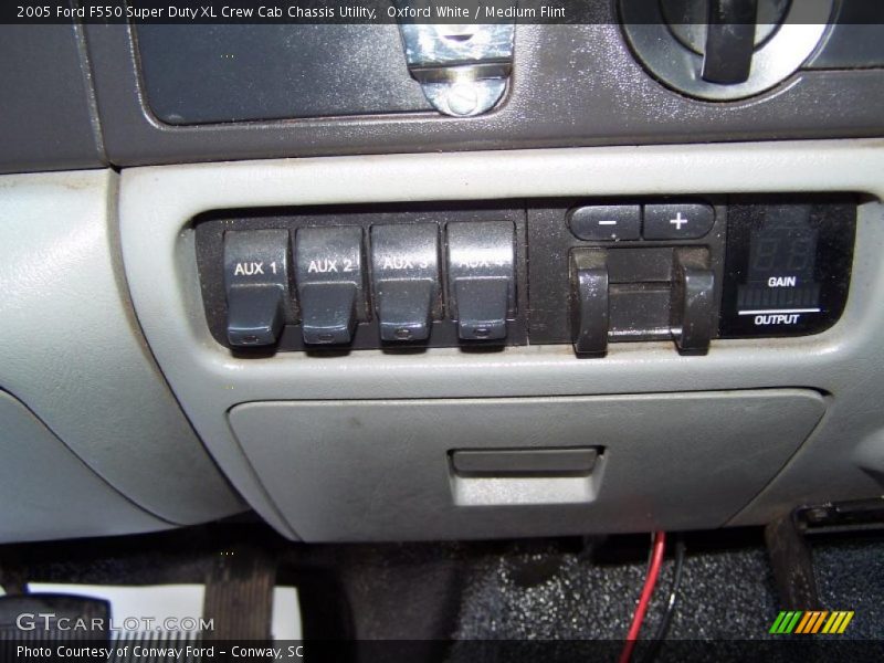 Oxford White / Medium Flint 2005 Ford F550 Super Duty XL Crew Cab Chassis Utility