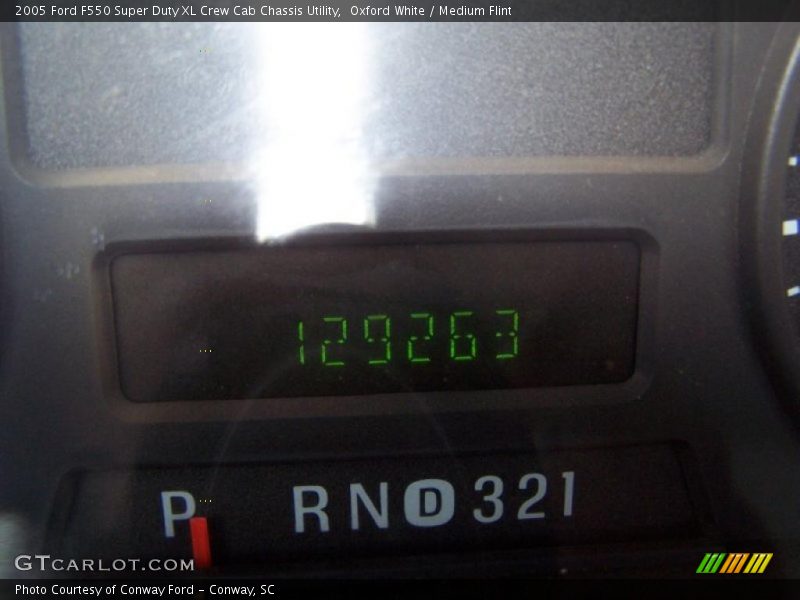 Oxford White / Medium Flint 2005 Ford F550 Super Duty XL Crew Cab Chassis Utility