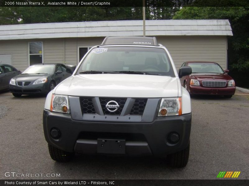 Avalanche White / Desert/Graphite 2006 Nissan Xterra X
