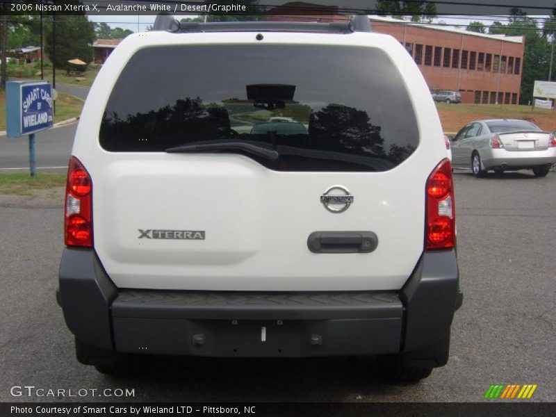Avalanche White / Desert/Graphite 2006 Nissan Xterra X