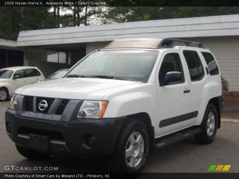 Avalanche White / Desert/Graphite 2006 Nissan Xterra X