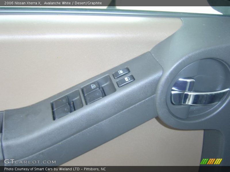 Avalanche White / Desert/Graphite 2006 Nissan Xterra X
