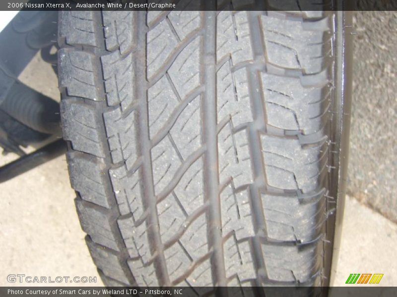 Avalanche White / Desert/Graphite 2006 Nissan Xterra X