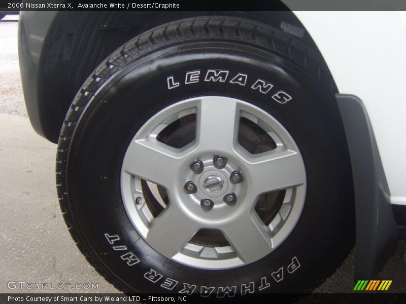Avalanche White / Desert/Graphite 2006 Nissan Xterra X