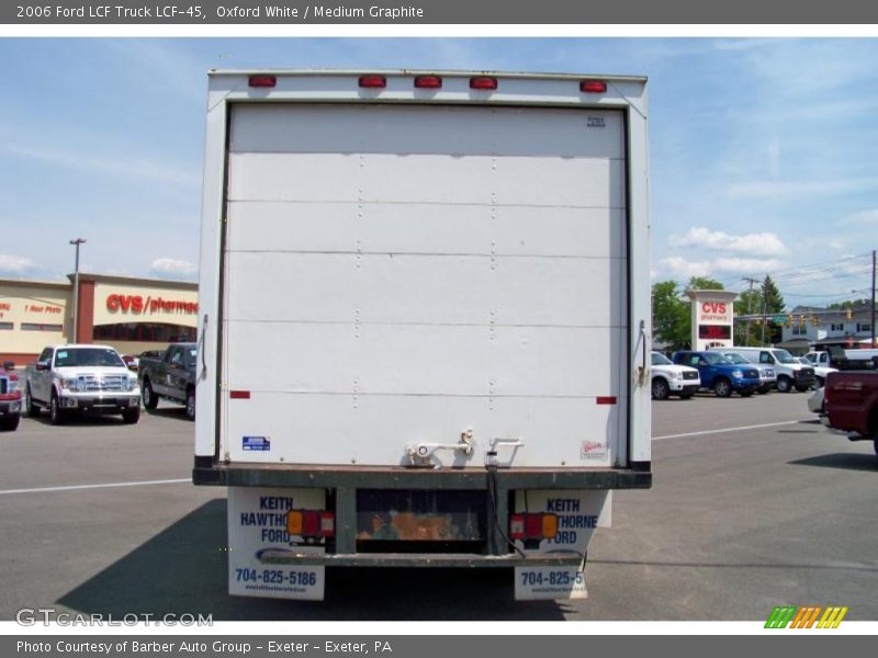 Oxford White / Medium Graphite 2006 Ford LCF Truck LCF-45