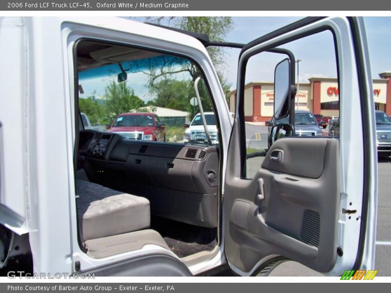 Oxford White / Medium Graphite 2006 Ford LCF Truck LCF-45