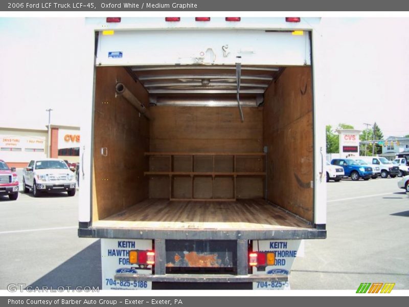 Oxford White / Medium Graphite 2006 Ford LCF Truck LCF-45