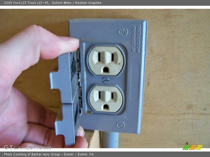 Oxford White / Medium Graphite 2006 Ford LCF Truck LCF-45