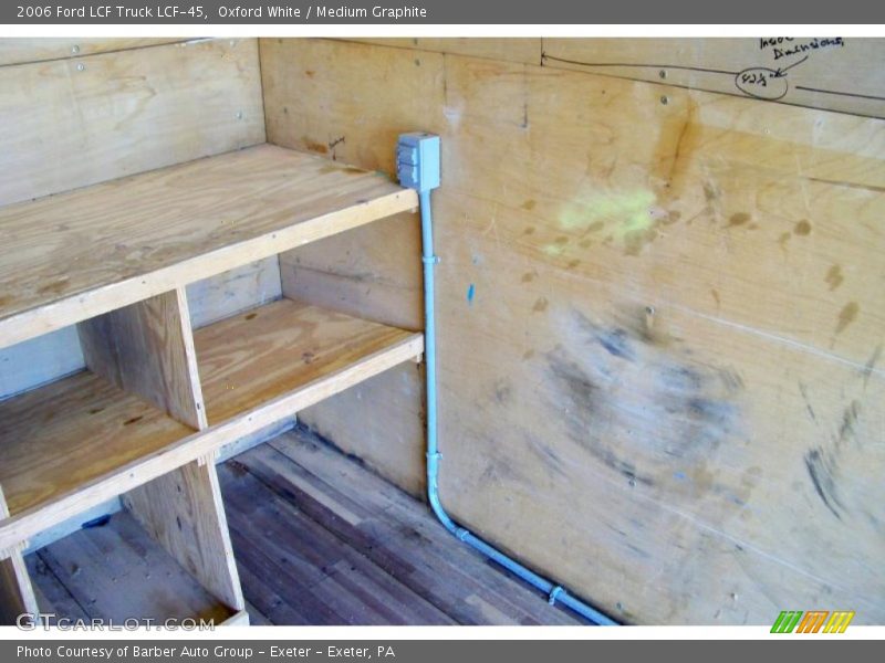 Oxford White / Medium Graphite 2006 Ford LCF Truck LCF-45