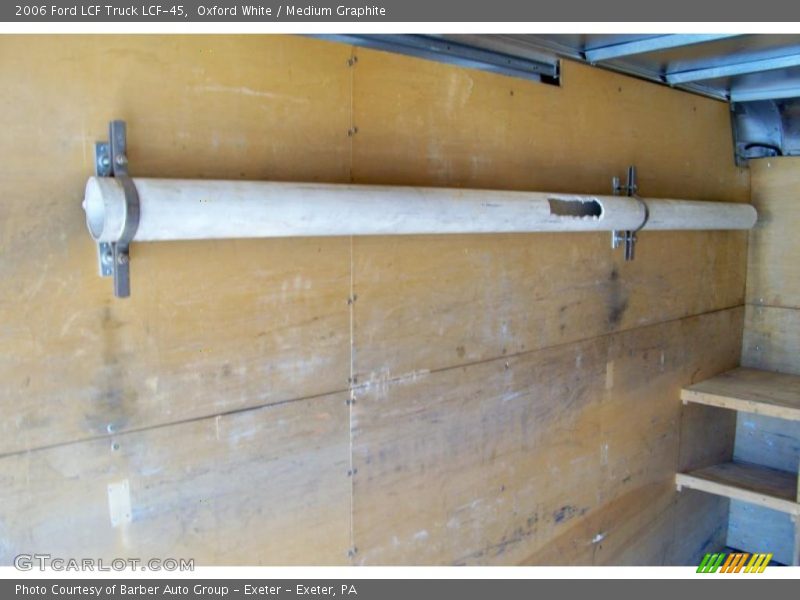Oxford White / Medium Graphite 2006 Ford LCF Truck LCF-45