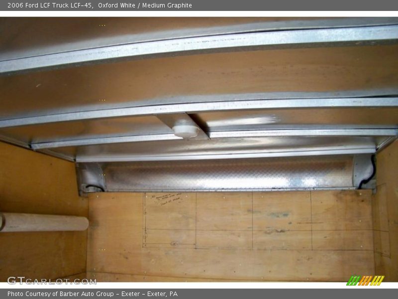Oxford White / Medium Graphite 2006 Ford LCF Truck LCF-45