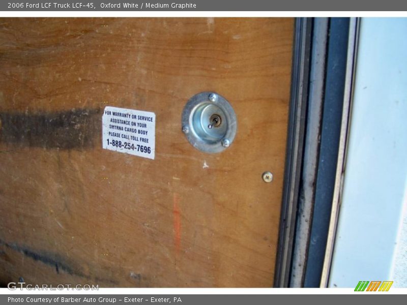 Oxford White / Medium Graphite 2006 Ford LCF Truck LCF-45