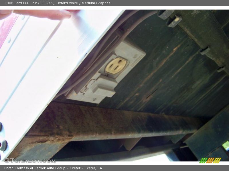 Oxford White / Medium Graphite 2006 Ford LCF Truck LCF-45