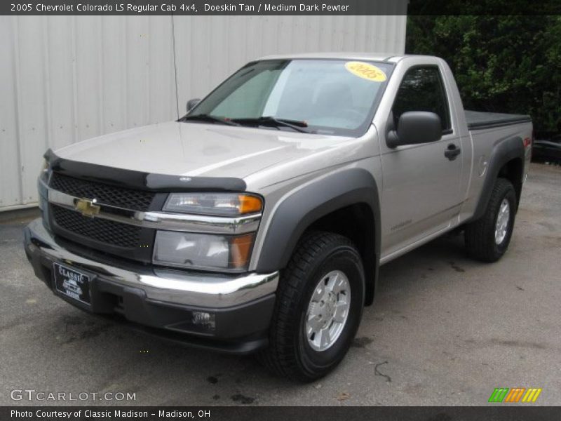 Doeskin Tan / Medium Dark Pewter 2005 Chevrolet Colorado LS Regular Cab 4x4