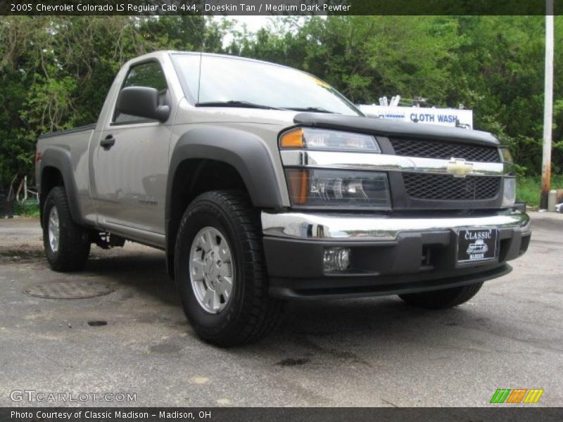Doeskin Tan / Medium Dark Pewter 2005 Chevrolet Colorado LS Regular Cab 4x4