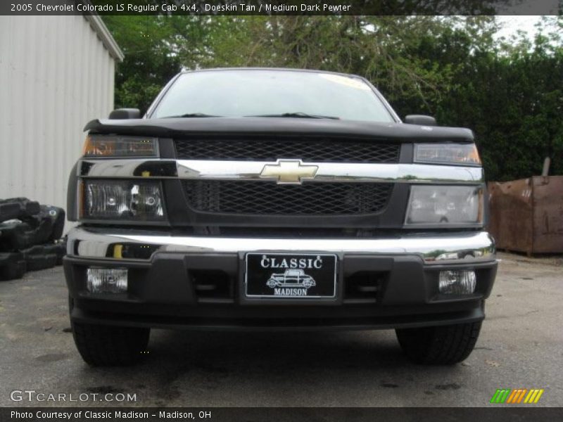 Doeskin Tan / Medium Dark Pewter 2005 Chevrolet Colorado LS Regular Cab 4x4