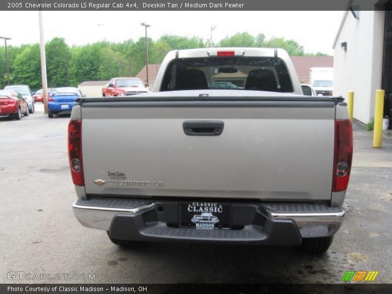 Doeskin Tan / Medium Dark Pewter 2005 Chevrolet Colorado LS Regular Cab 4x4