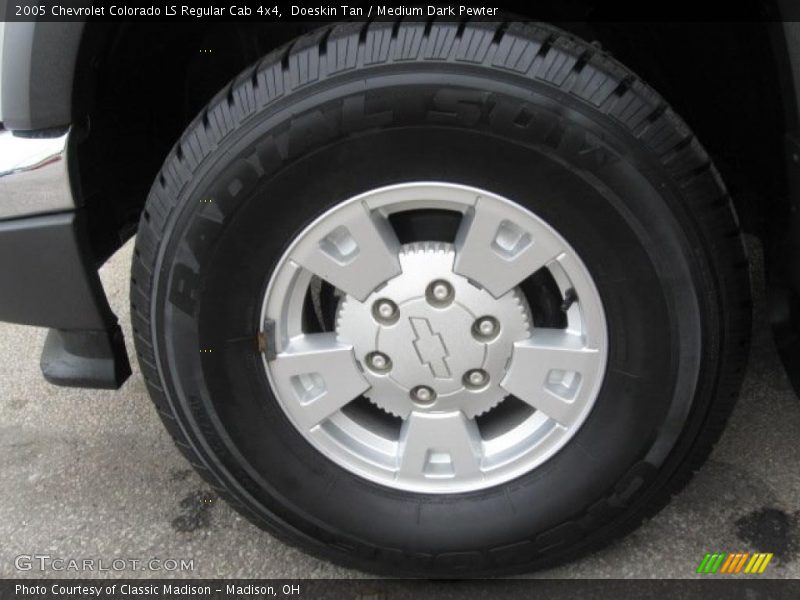 Doeskin Tan / Medium Dark Pewter 2005 Chevrolet Colorado LS Regular Cab 4x4