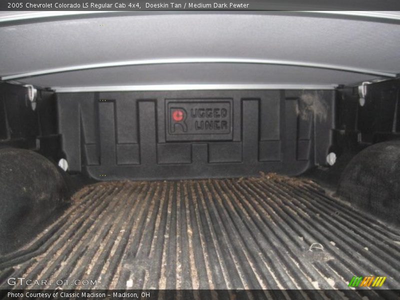 Doeskin Tan / Medium Dark Pewter 2005 Chevrolet Colorado LS Regular Cab 4x4