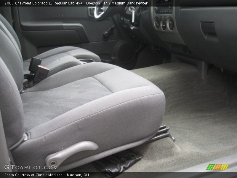 Doeskin Tan / Medium Dark Pewter 2005 Chevrolet Colorado LS Regular Cab 4x4