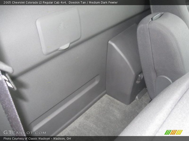 Doeskin Tan / Medium Dark Pewter 2005 Chevrolet Colorado LS Regular Cab 4x4