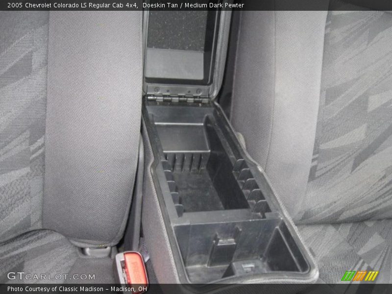 Doeskin Tan / Medium Dark Pewter 2005 Chevrolet Colorado LS Regular Cab 4x4