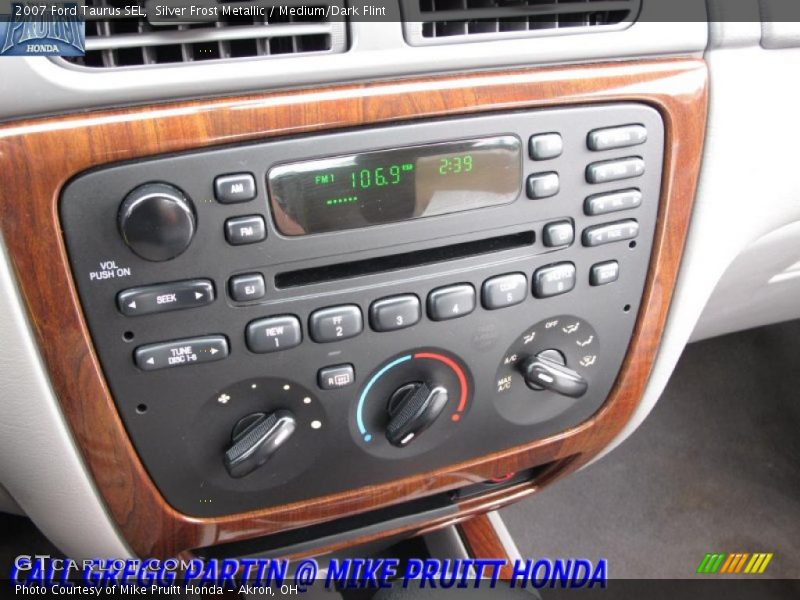 Silver Frost Metallic / Medium/Dark Flint 2007 Ford Taurus SEL
