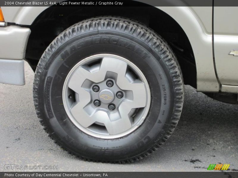 Light Pewter Metallic / Graphite Gray 2004 Chevrolet Blazer LS 4x4