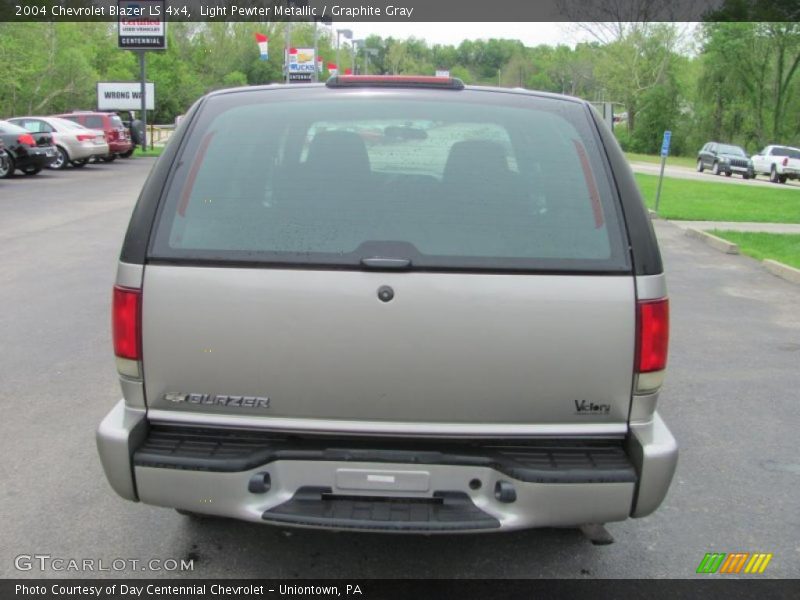 Light Pewter Metallic / Graphite Gray 2004 Chevrolet Blazer LS 4x4