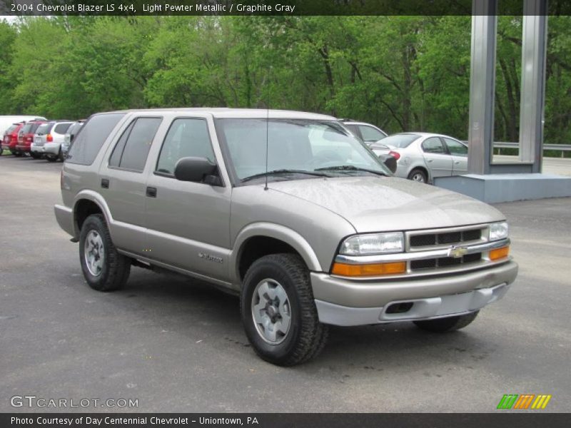 Light Pewter Metallic / Graphite Gray 2004 Chevrolet Blazer LS 4x4