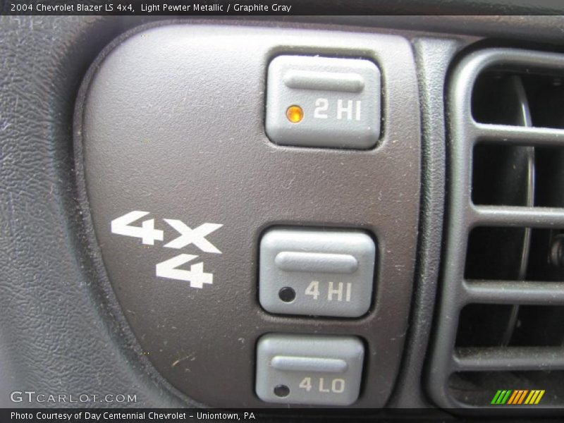 Light Pewter Metallic / Graphite Gray 2004 Chevrolet Blazer LS 4x4