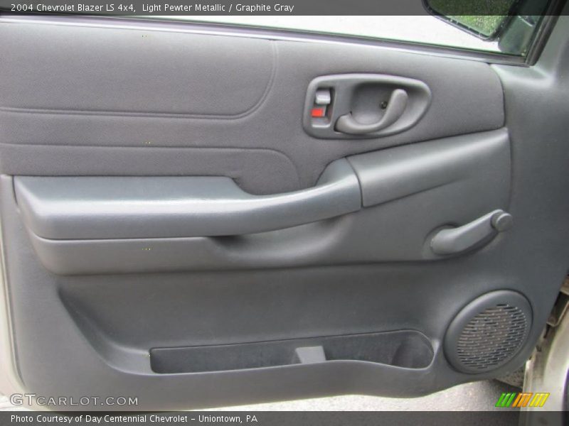 Light Pewter Metallic / Graphite Gray 2004 Chevrolet Blazer LS 4x4