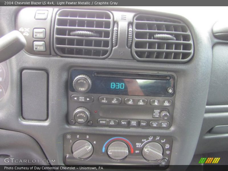 Light Pewter Metallic / Graphite Gray 2004 Chevrolet Blazer LS 4x4