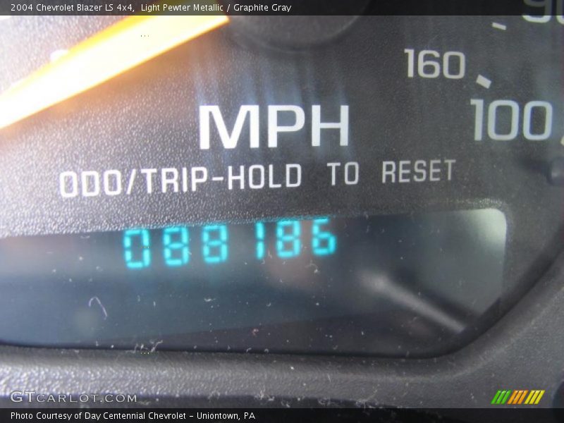Light Pewter Metallic / Graphite Gray 2004 Chevrolet Blazer LS 4x4